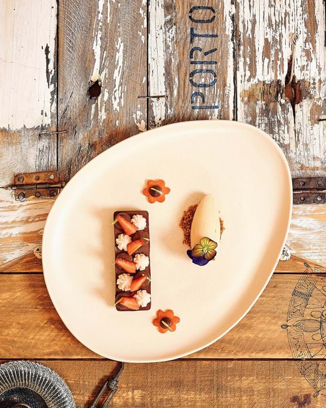 Chocolate, morango, pistáchio e gelado de avelã