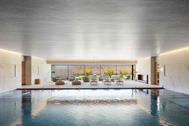 Piscina interior, do The Lince Santa Clara