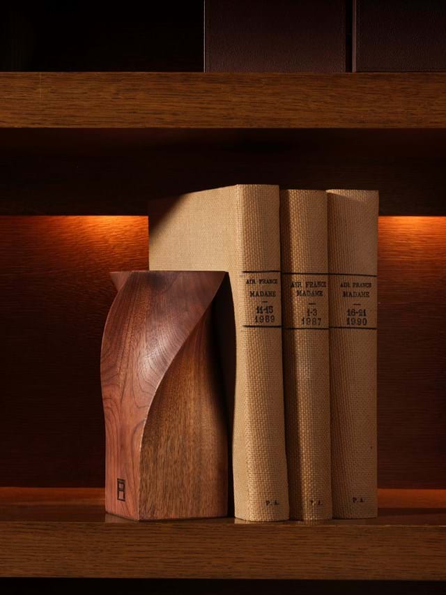 Apoio para livros Twist Bookend, The Library Collection, Assouline, 375 euros