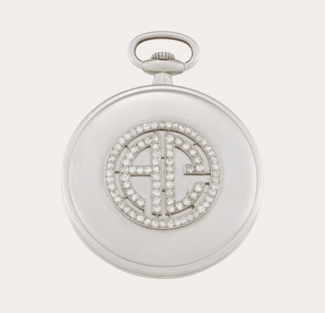 O reverso: 90 diamantes com as iniciais de Al Capone