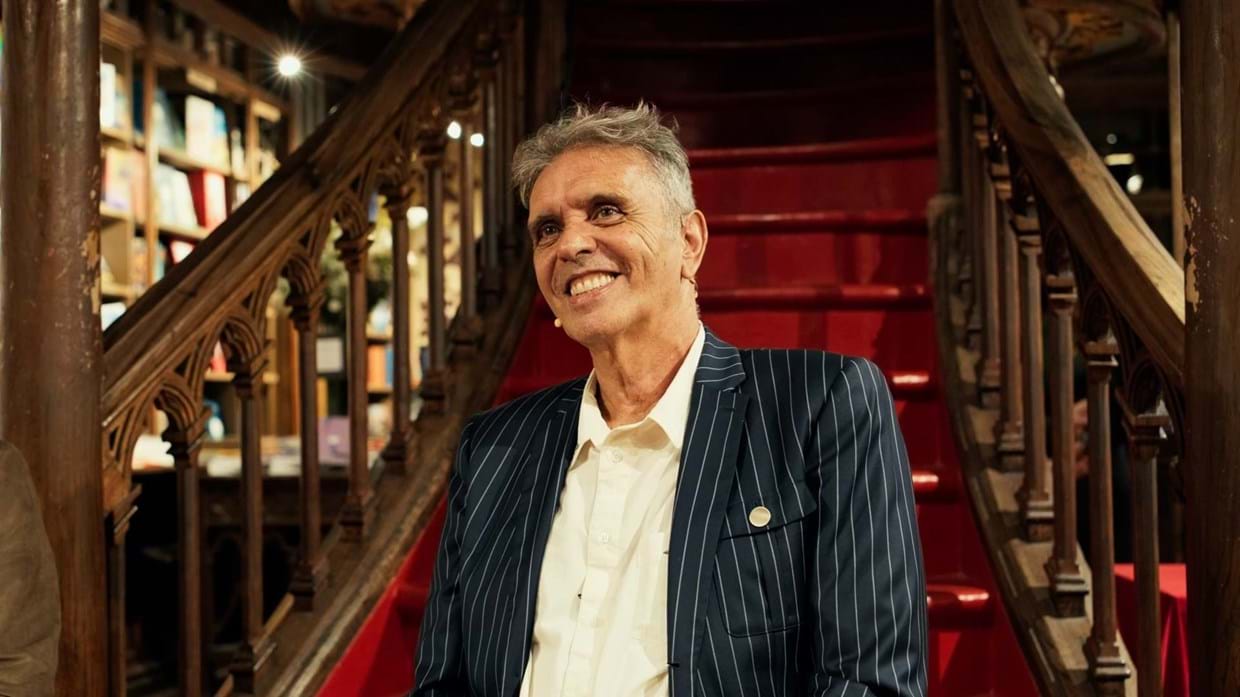 Nunca se deita antes da meia-noite, 'para me convencer que sobrevivi a mais um dia'