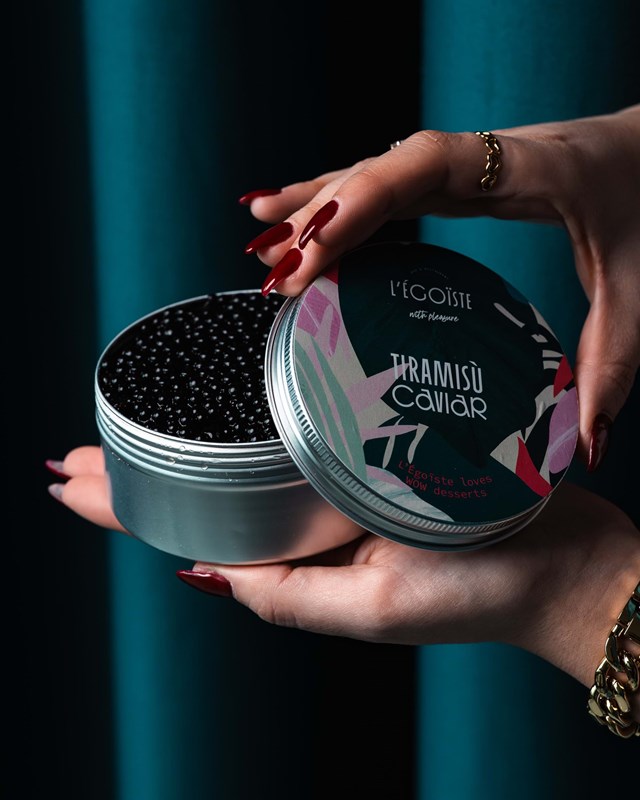 Tiramisù sob a forma de um falso caviar.