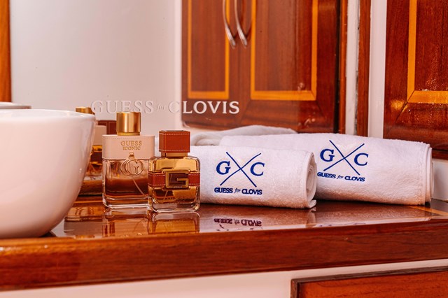 O conceito Guess for Clovis funde a estética da famosa marca de moda com o mundo náutico