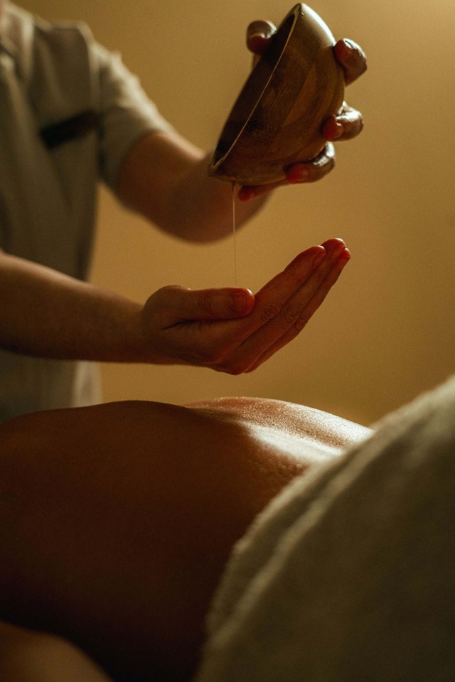 O spa conta com banho turco com luz direta, haloterapia — que tem lugar numa sala de sal dos Himalaias com cromoterapia e luz direta —, ginásio 24 horas e piscina exterior de água salgada e aquecida.