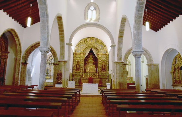 A Igreja Matriz de Loulé, edificada no século XIII sobre uma antiga mesquita, conserva elementos góticos e barrocos,