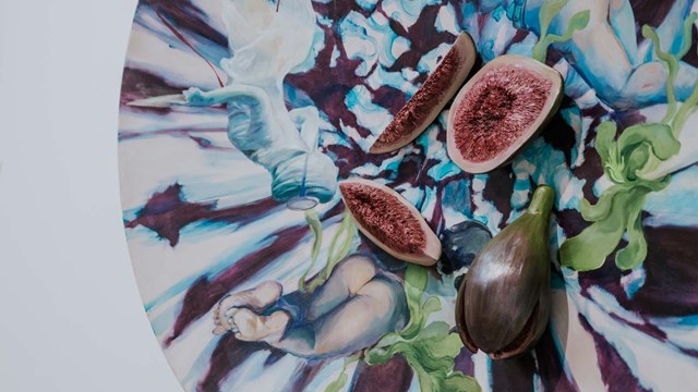 O chef André Magalhães será responsável pela confecção dos pratos. A ementa foi desenhada e inspirada no imaginário culinário, vida e obras das artistas, percorrendo pelas memórias e referências culturais que irão ser servidas à mesa.