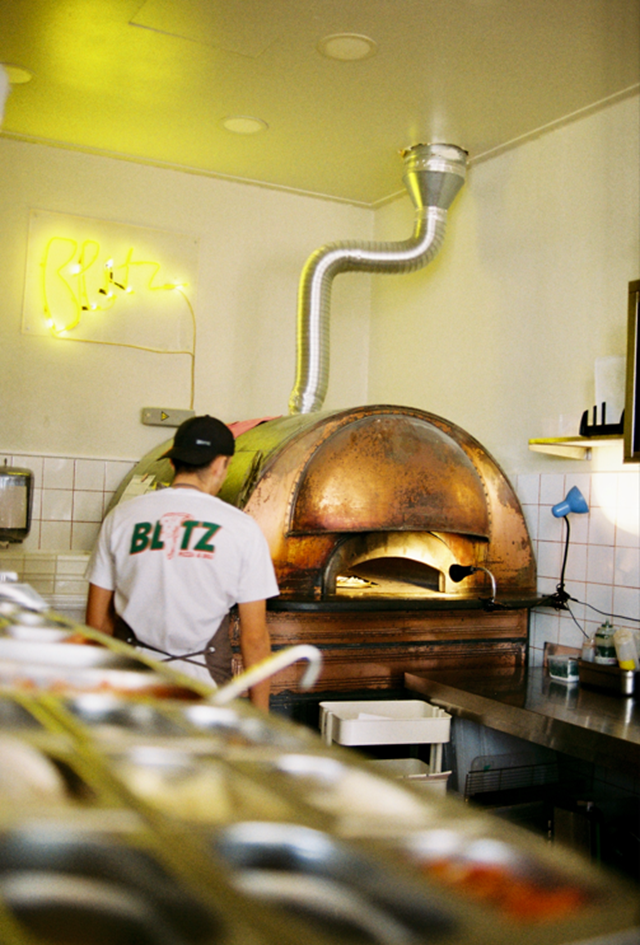 A Pizza de Salame, com mel de habanero, é a best-seller deste forno