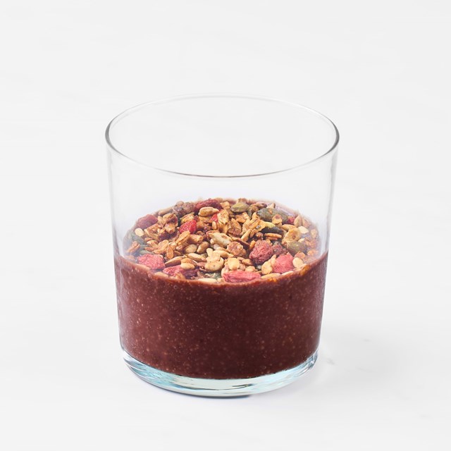 Bowl de açaí, banana, granola de limão, frutos secos e sementes, €5,80