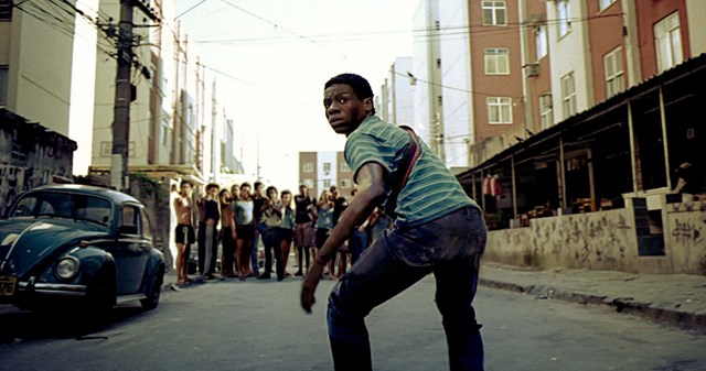 O único filme falado em português que integra a lista é Cidade de Deus (2002), de Fernando Meirelles.
