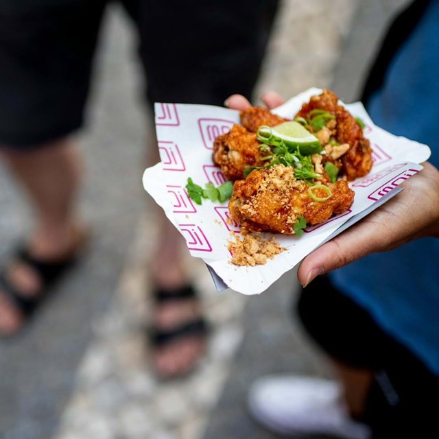 O Arrebita ocorre sob a premissa de aproximar chefs de várias regiões no mesmo evento e, paralelamente, dar a conhecer ao público propostas acessíveis e aprazíveis, numa experiência sensorial que nos faz viajar através do paladar e das raízes culinárias nacionais.