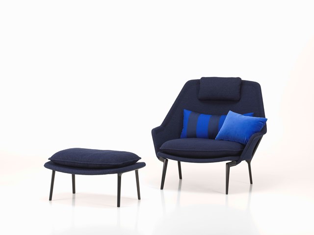Slow Chair com otomano e duas almofadas, em tecido Flocca na cor