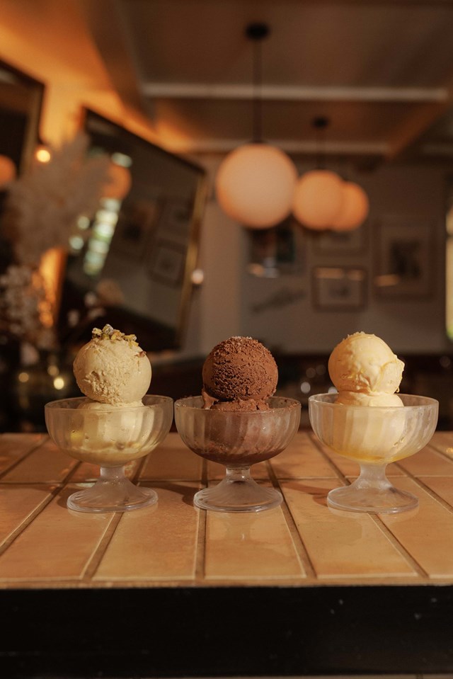 Além do sabor a azeite virgem, também o gelado de pistácio, acompanhado de creme e pistácios caramelizados e gelado de banana integram as propostas