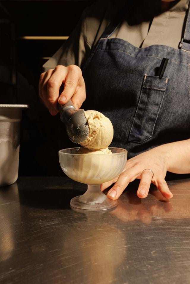 O menu das sobremesas conta com uma estreia que desperta interesse e divide opiniões: o gelado de azeite virgem
