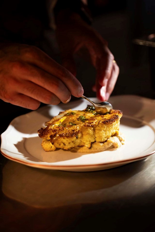 A Sala de Corte inaugura agora uma série de propostas vegetarianas, como a Couve Flor na Brasa