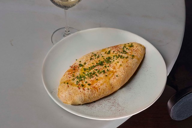 Tortilha de bacalhau com pimentos assados