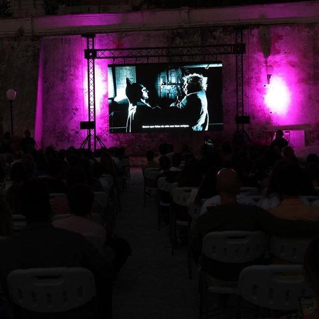Ao longo do mês de agosto, os entusiastas da sétima arte contarão com títulos de peso, verdadeiros clássicos que moldaram a indústria cinematográfica e deixaram uma marca indelével na história do cinema