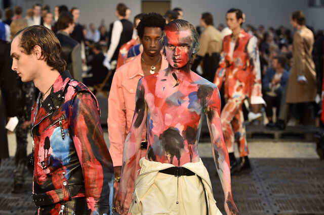 Desfile primaveraverão 2019 Alexander McQueen por Sarah Burton