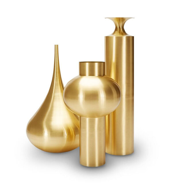 2019-07-25_12_26_40 Jarrões da coleção Beat Vessel em latão, de €1020 a €1320, Tom Dixon.jpg