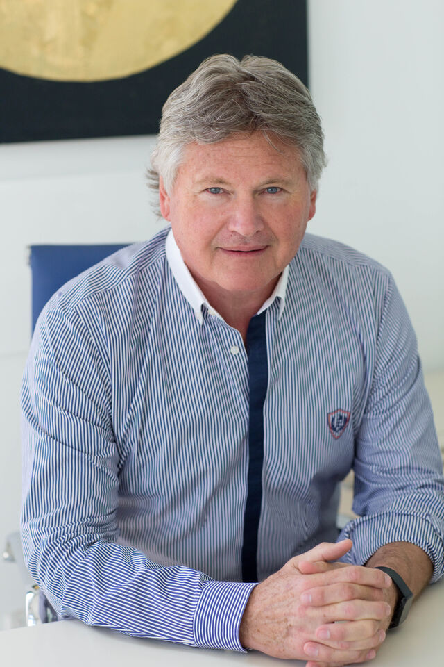 Dr. Graham Simpson