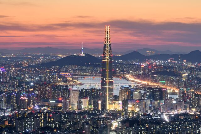 A cidade de Seoul (Coreia do Sul) com a torre Lotte ao centro