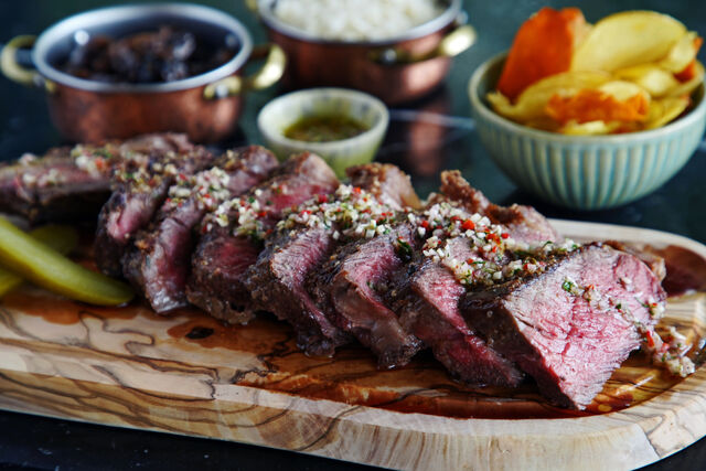O imperdível corte de carne maturada Tomahawk de cerca de 800 gramas (€65)