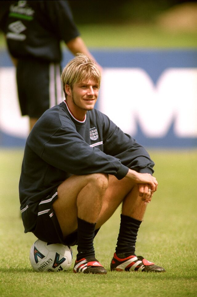 O futebolista David Beckham num treino da selecção inglesa, nas qualificações para o Euro 2000