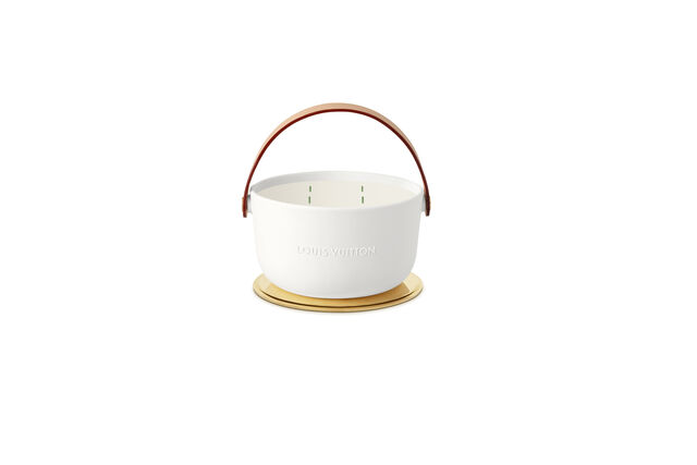 Scented candle 1,1 kg, €550, Louis Vuitton, em lojas Louis Vuitton