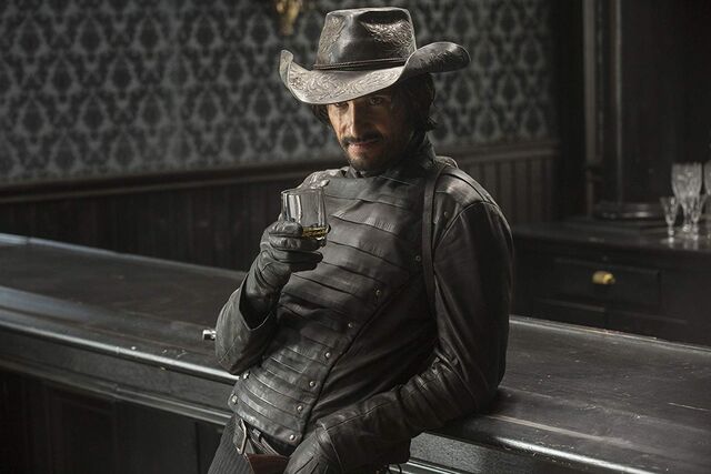 Rodrigo Santoro opinou no guarda-roupa da sua personagem em 'Westworld'