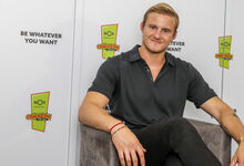 Alexander Ludwig fala sobre ‘Vikings’, as mulheres da sua vida e a sobriedade