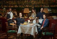 O restaurante com filas de espera de 50 metros