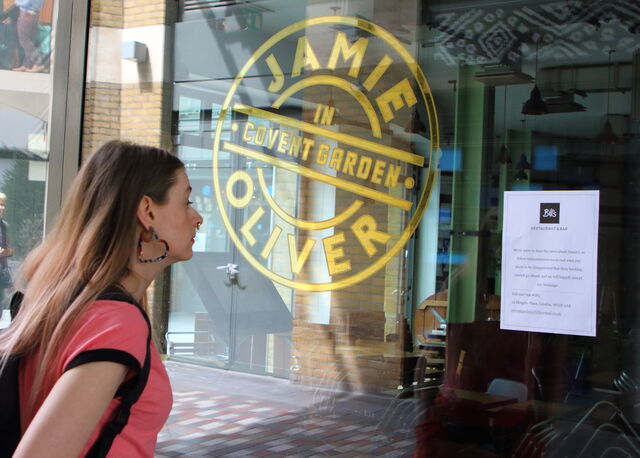 O encerramento dos restaurantes Jamie’s Italian fora do Reino Unido, apanhou de surpresa os concidadãos do chef