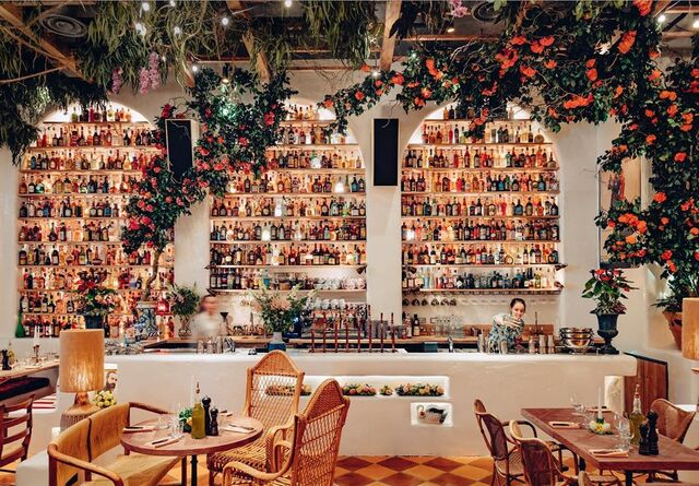 30 mil garrafas de vinho decoram as paredes do Circolo Popolare