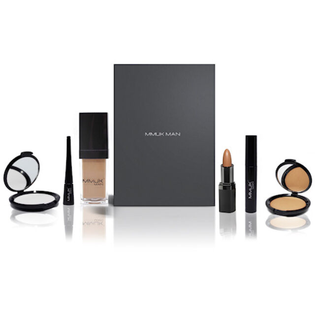 A MMUK é o nome a decorar dentro do universo de maquilhagem masculina. Com bases, loções bronzeadoras, corretores, eyeliners, sombras e máscaras de pestanas, é só dizer o nome de um produto que a marca com certeza já o criou. Todos para homem.