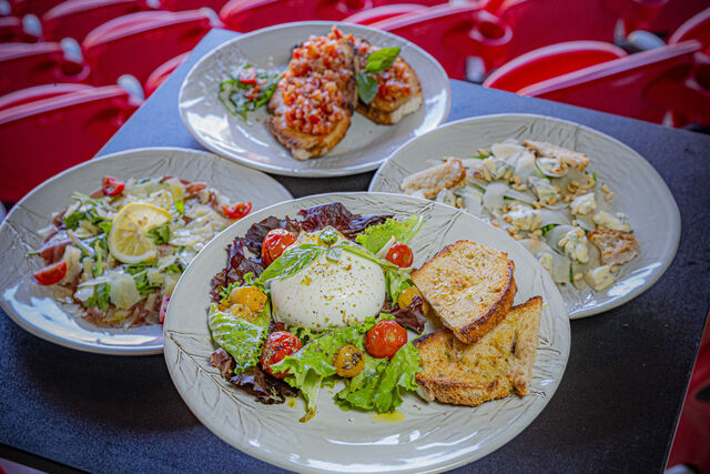 Saladas, bruschettas e burratas são algumas das entradas do Luz by Chakall.