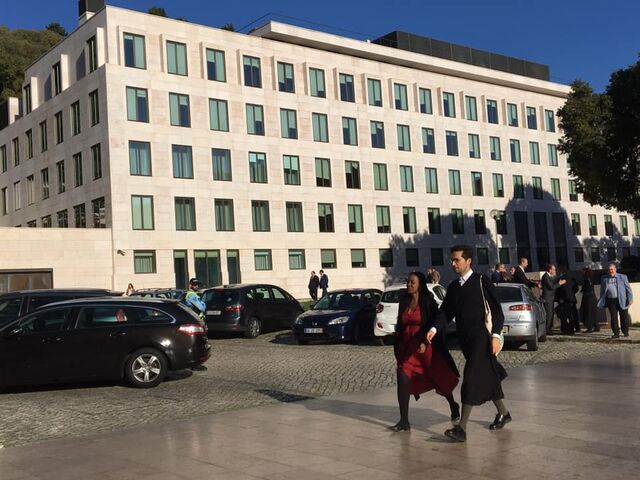 Joacine Katar Moreira e Rafael Esteves Martins a chegar a Assembleia da República em Lisboa