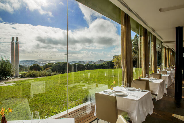 A vista do restaurante Eleven para o Parque Eduardo VII, em Lisboa