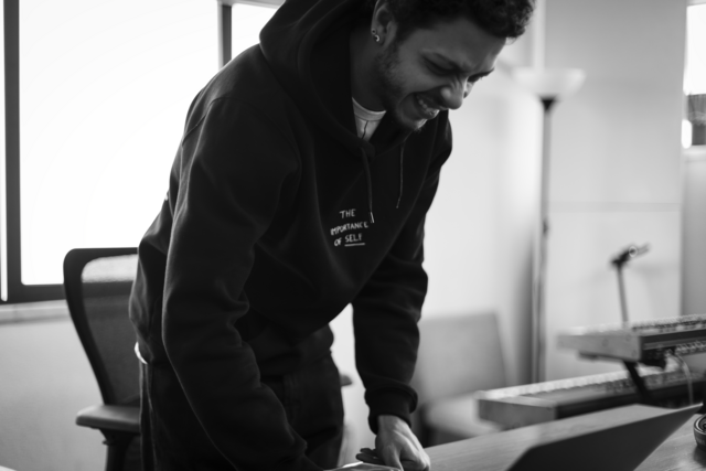 João Baptista Coelho é o verdadeiro nome do compositor e rapper Slow J, natural de Setúbal.