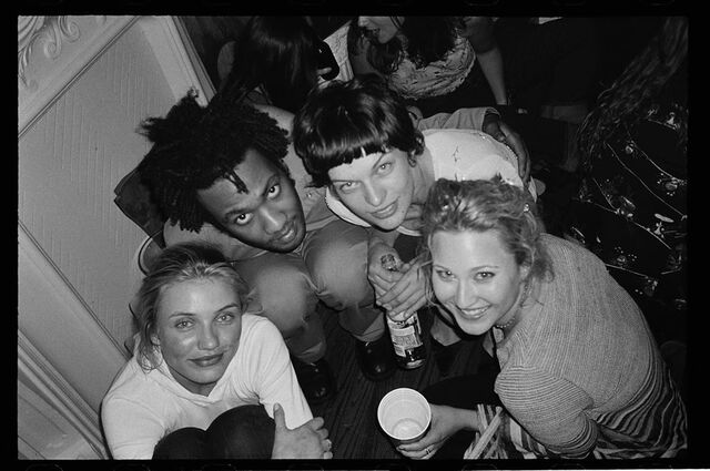 Cameron Diaz, Cedric LeMoyne, Mila Jovovick e Iris Doe em 1995, por Randall Slavin