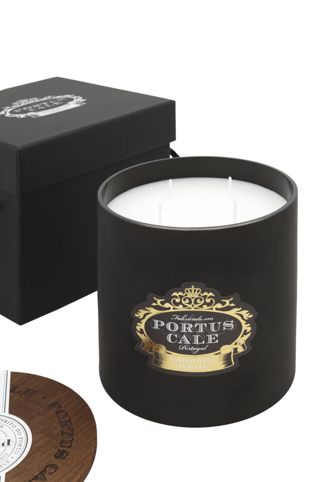 Portus Cale Ruby Red, vela de quatro pavios, €130, Castelbel