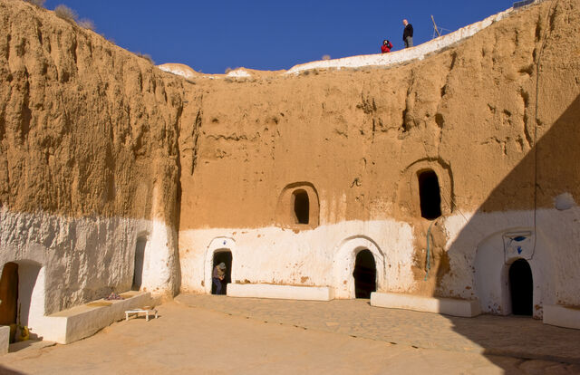 No primeiro filme, estreado em 1977, o realizador George Lucas optou por filmar na Tunísia, especialmente na cidade portuária de Ajim da ilha de Djerba, nas cavernas de Matmata.