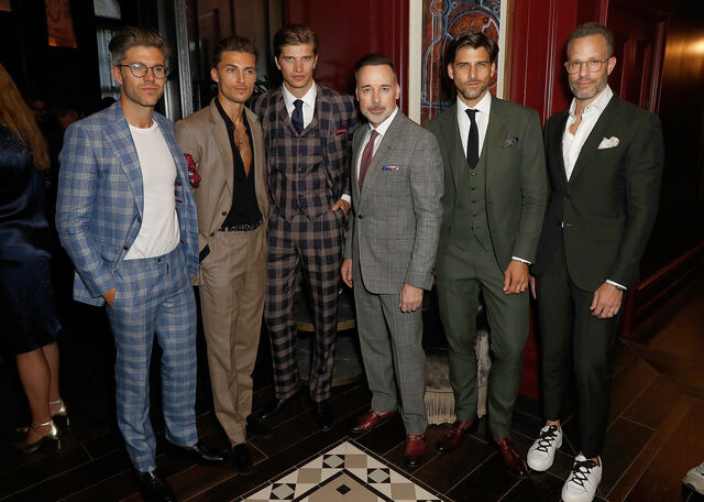 Darren Kennedy, Harvey Newton-Haydon, Toby Huntington Whitley, David Furnish, Johannes Huebl e Andrew Weitz num evento da GQ inglesa, 2018
