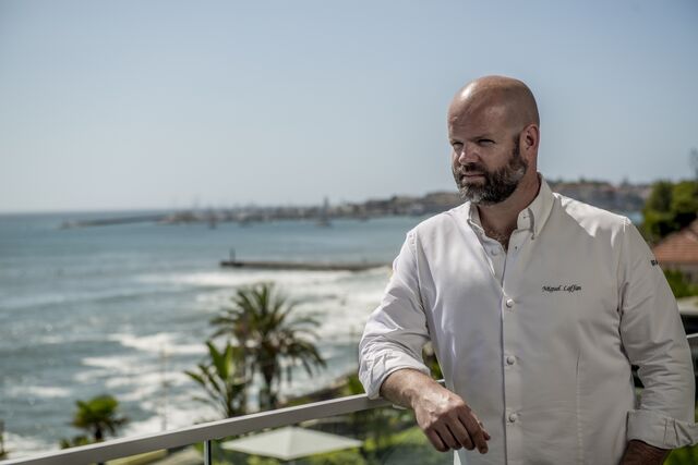 Miguel Laffan, do Atlântico, não resiste ao arroz de polvo de Santa Luzia, do chef Vitor Sobral, da Peixaria da Esquina.