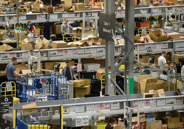 Um armazém da Amazon em preparação para a Black Friday em 2017