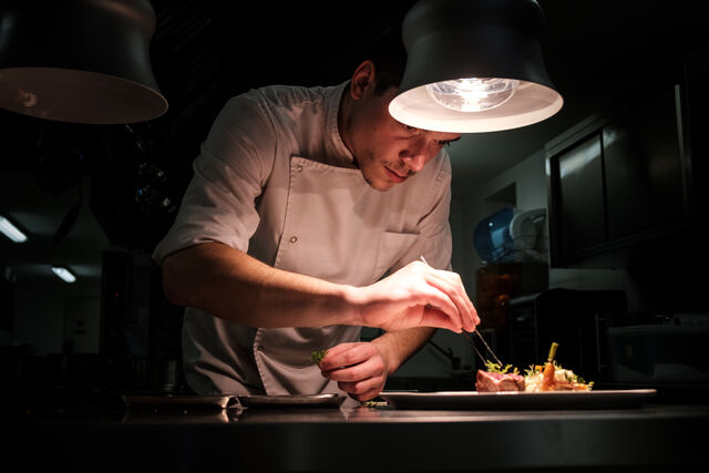 Em 2015, o chef Manuel Figueira chega ao Altis Belém Hotel e Spa, onde esteve 2 anos, conduzido pelo chef João Rodrigues no Restaurante Feitoria. Agora, elege um prato deste chef como seu preferido em 2019.
