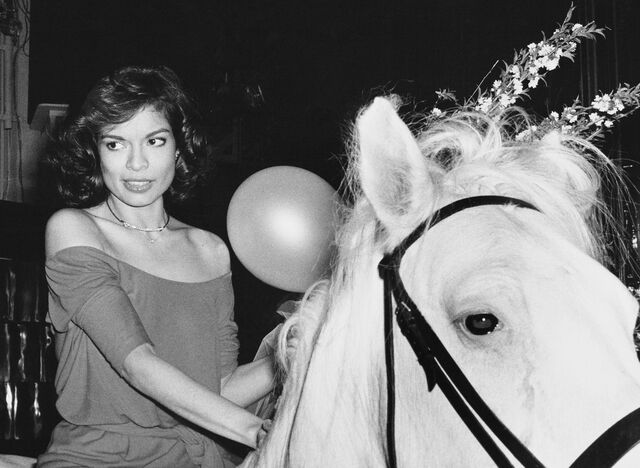 Bianca Jagger num cavalo branco no Studio 54, 1977