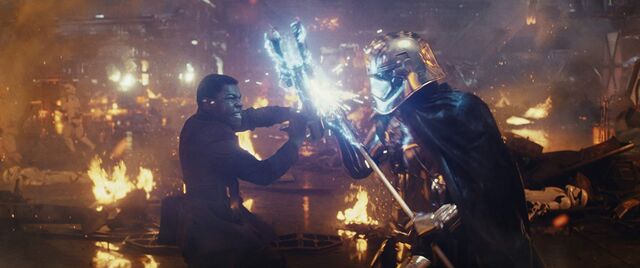 Gwendoline Christie e John Boyega em "Guerra das Estrelas: Episódio VIII - Os Últimos Jedi" (2017)