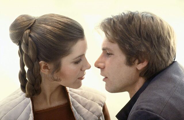Carrie Fisher e Harrison Ford como Princesa Leia e Han Solo em "Guerra das Estrelas: Episódio V- O Império Contra-Ataca" (1980)