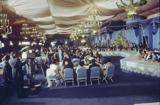 O 25 000º aniversário da Pérsia organizado pelo Xá do Irão em Persépolis, 1971