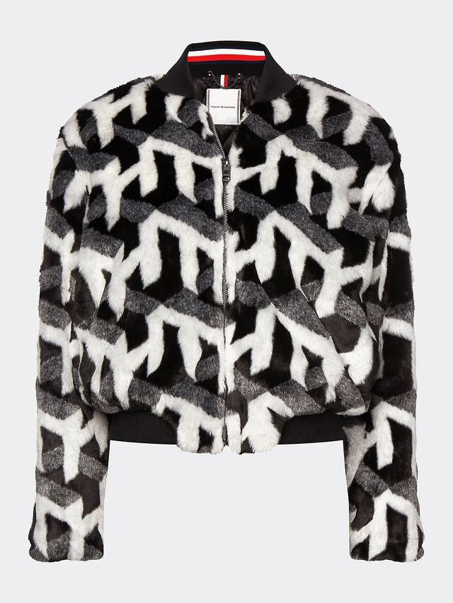 2019-12-30_17_26_43 3b Tommy faux fur 299E.jpg