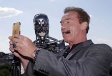 Schwarzenegger “Trump está apaixonado por mim”